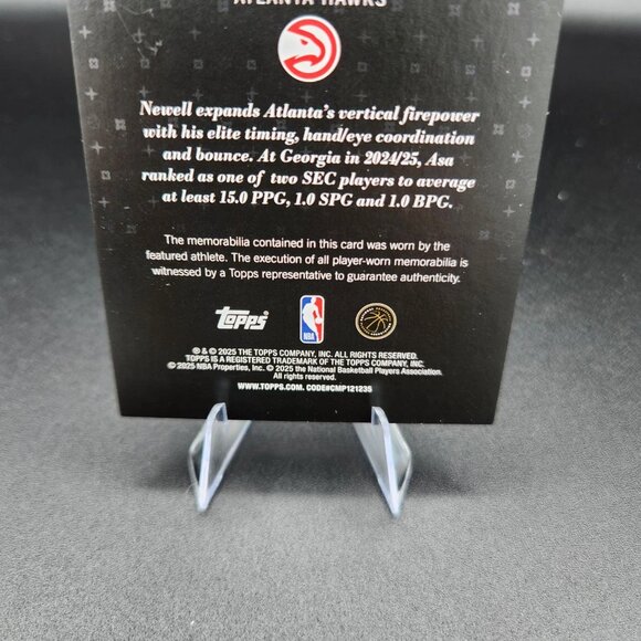 25-26 Topps Asa Newell RC Franchise Fabrics FF-AN Atlanta Hawks Holofoil /99 - Picture 6 of 6